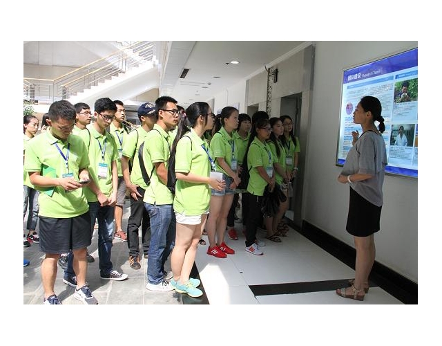 园艺学院2015年“优秀大学生暑期夏令营”一行来我室参观