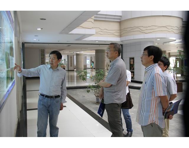 中国农科院作物科学研究所肖世和研究员来实验室访问