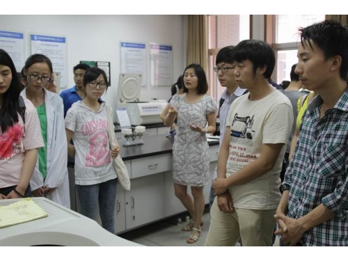 农学院本科生来我室参观学习