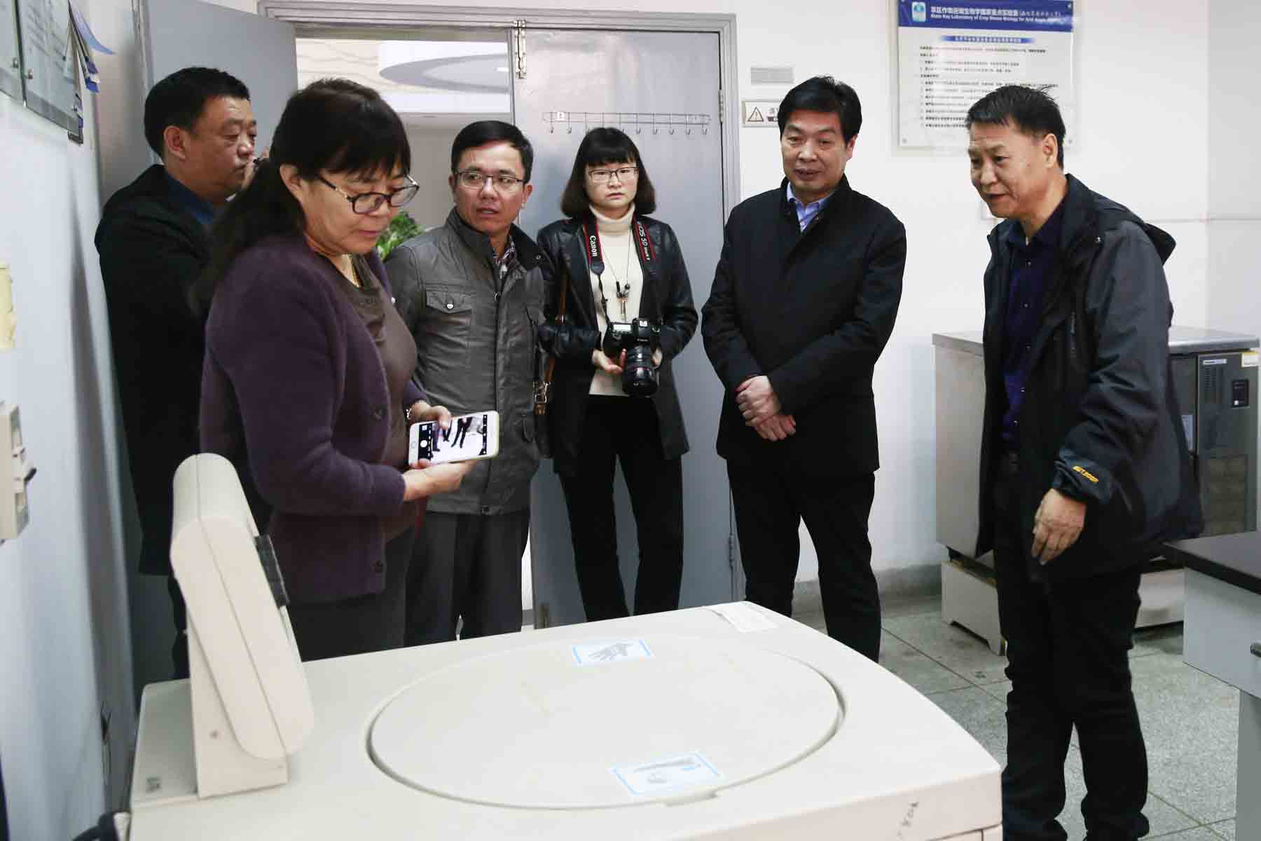 安阳市农科院陈传奎院长一行来我室交流访问