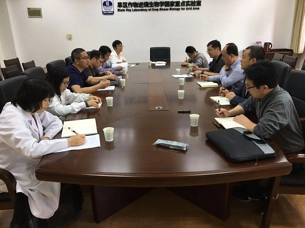 副校长韦革宏来我室调研实验室建设工作