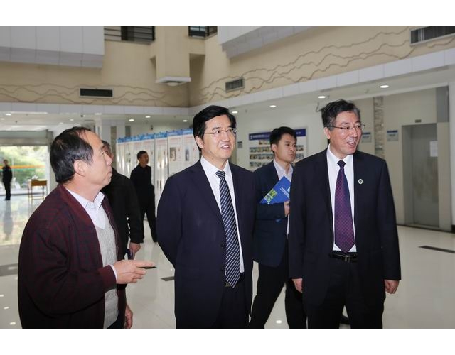 教育部副部长杜玉波来我室考察指导工作