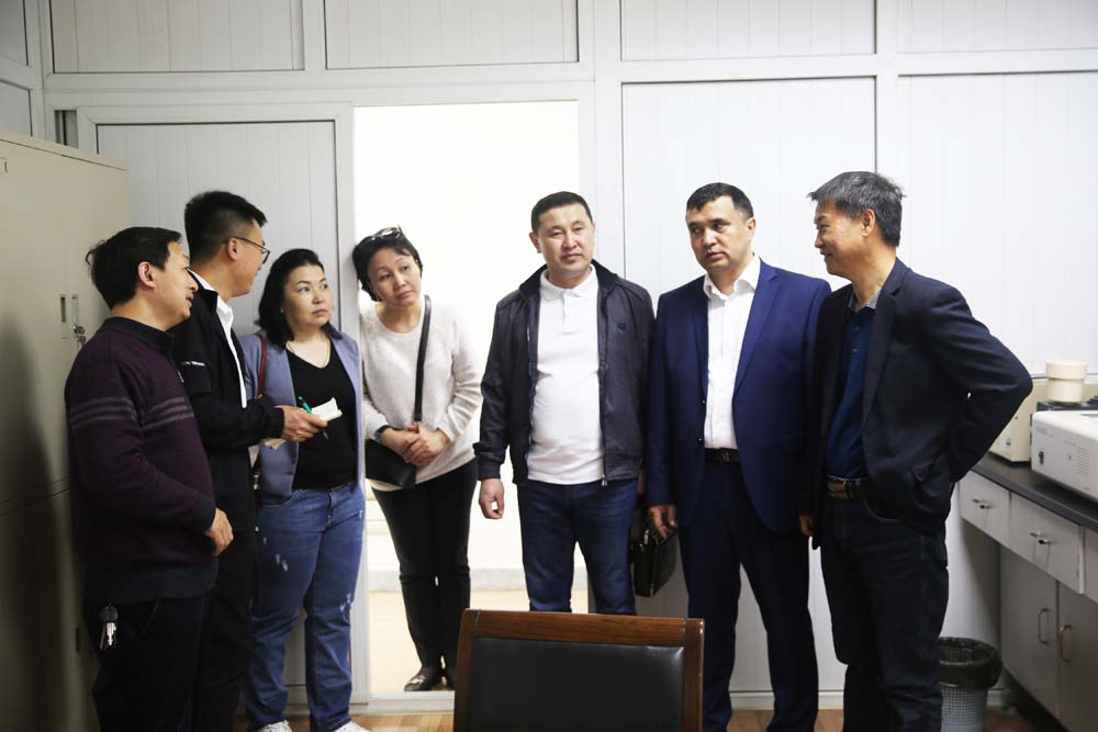 哈萨克斯坦赛富林农业技术大学STYBAYEV GANI一行来我室参观访问