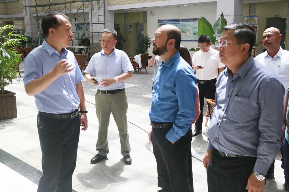 马来西亚土著团结党署理主席慕克里兹•马哈蒂尔来我室考察